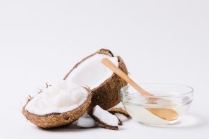 Óleo de coco para a pele: mais que um hidratante, um superalimento
