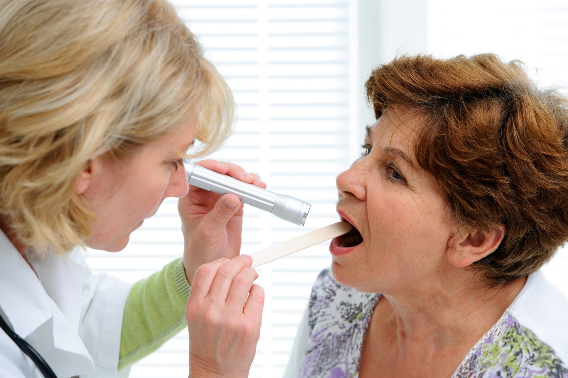 Homeopatia para dor de garganta: O que é faringite?