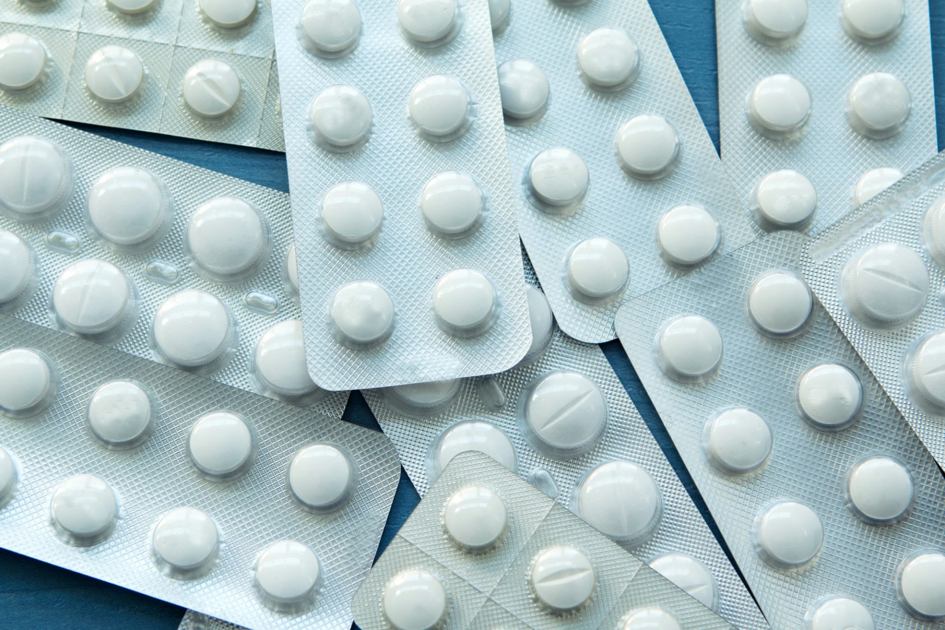 Medicamentos alopáticos: Qual a diferença entre remédios homeopáticos e alopáticos?