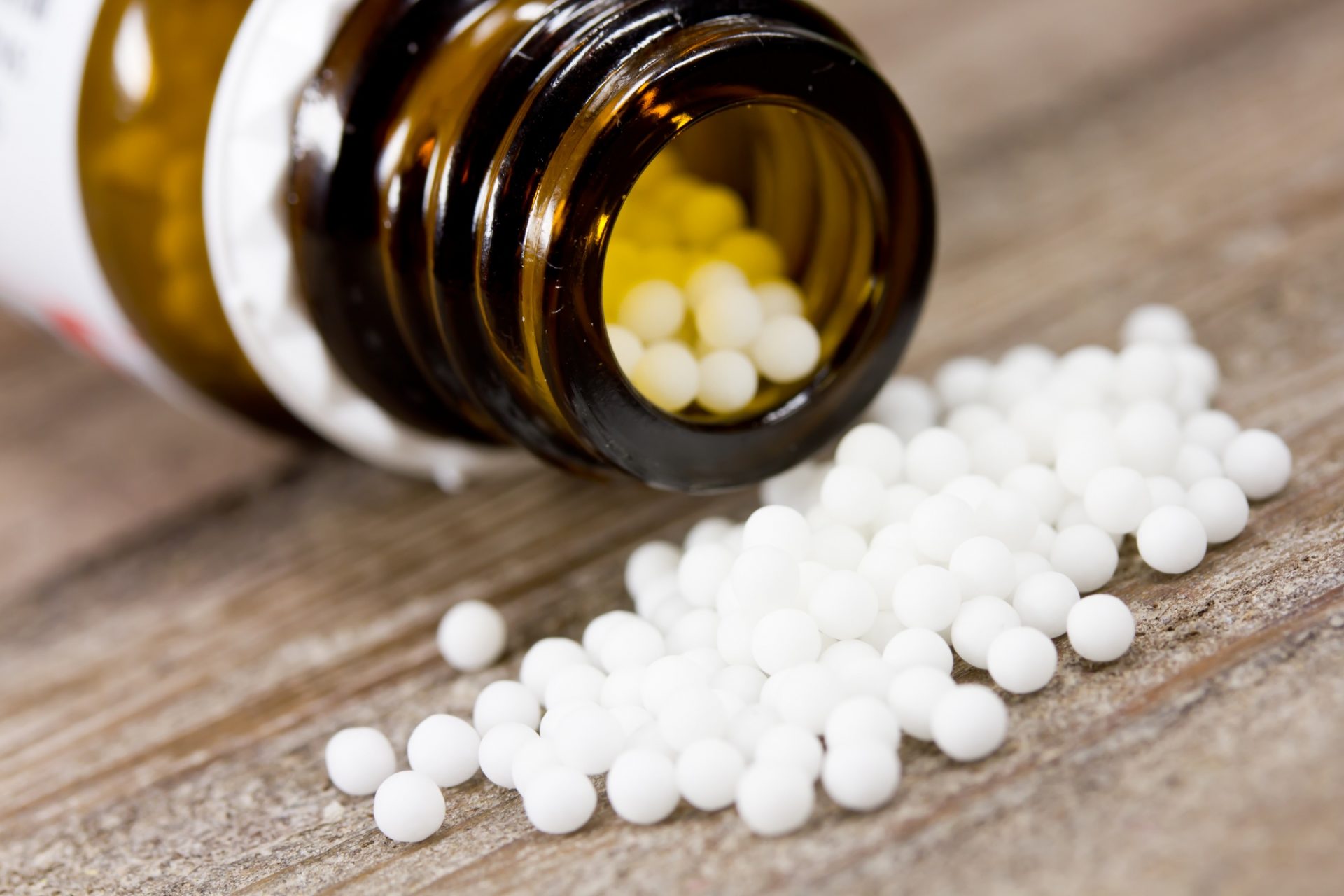 Medicamentos alopáticos: Qual a diferença entre remédios homeopáticos e alopáticos?